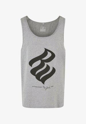 Sivý bavlnený tielko s okrúhlym výstrihom. Na prednej strane sa nachádza veľký čierny grafický dizajn a text "ESTABLISHED New York 1999" dole.