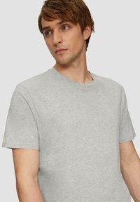 QS MIT RUNDHALSAUSSCHNITT - T-shirt basic - grau meliert