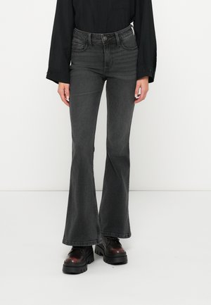 Trapezaste traperice - black