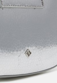 Call it Spring SPARKLIE - Handväska - silver