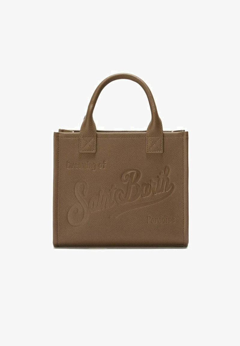Borsa tote in pelle marrone con testo embossato "Sognando il Paradiso di Saint Barth", dotata di due manici superiori e una forma strutturata.