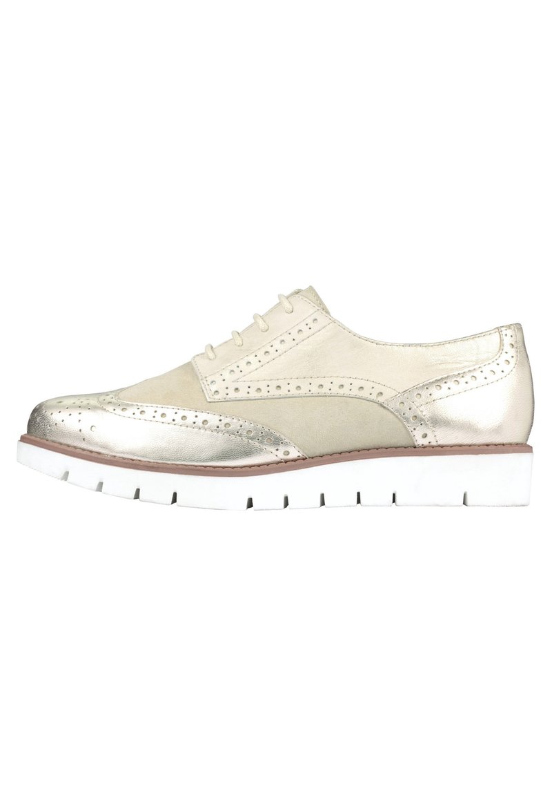 Scarpa beige chiaro con accenti metallici, dettagli brogue e suola in gomma bianca. Texture liscia con punta arrotondata e design con lacci.