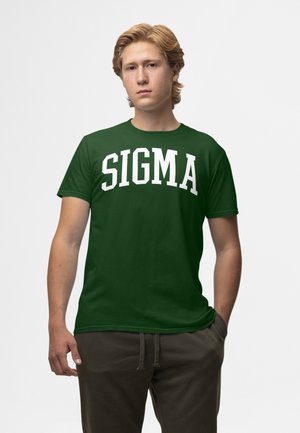 Grøn bomulds T-shirt med "SIGMA" trykt i store hvide bogstaver på brystet; korte ærmer og rund hals, glat tekstur.