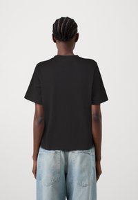 ONLY ONLFICO  - Pamata T-krekls - black