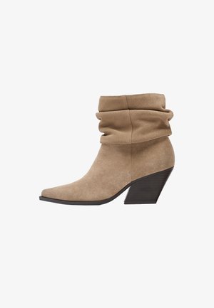 Stradivarius, STRETCH-STIEFELETTEN MIT HALBHOHEM ABSATZ 19902870 - Klasické členkové čižmy - beige