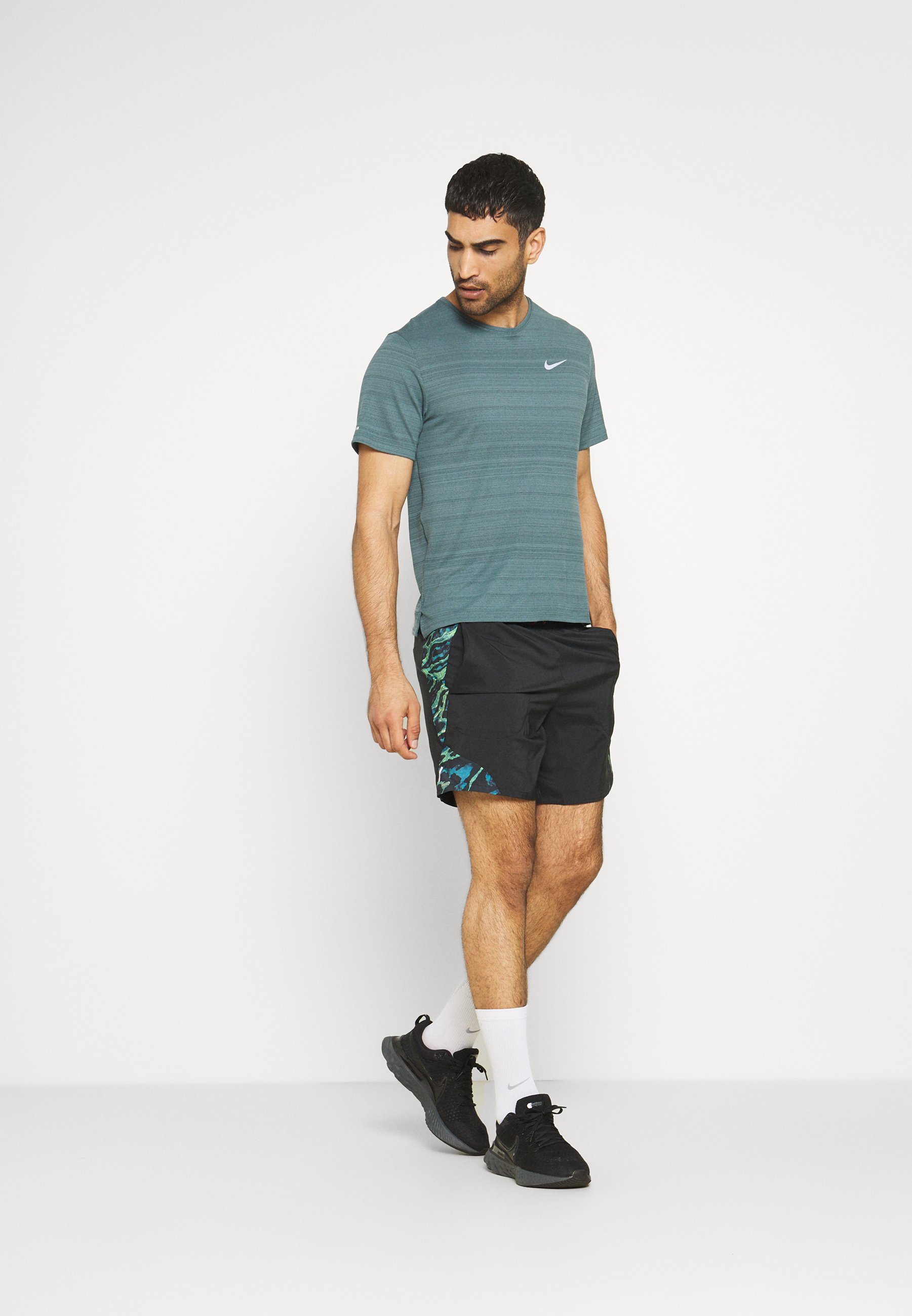 dark green nike t shirt