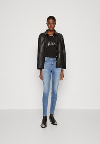 Liu Jo Jeans UP DIVINE - Vaqueros pitillo - denim blue light utility