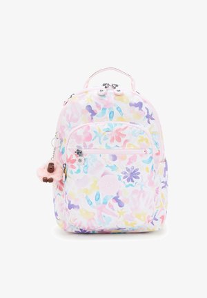 Sac à dos à motif floral dans des couleurs pastel, avec une fermeture éclair rose, un patch logo circulaire et un pendentif en peluche.