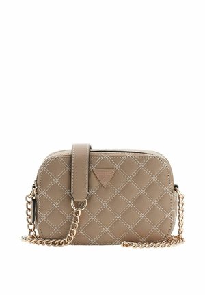 Braune, gesteppte Handtasche aus synthetischem Material. Verfügt über einen goldenen Kettenriemen, ein Logo-Emblem und einen Reißverschluss. Mit gestepptem Rautenmuster verziert.