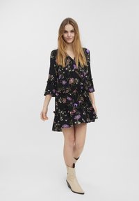 Vero Moda SIMPLY EASY 3/4  - Vestido camiseiro - black