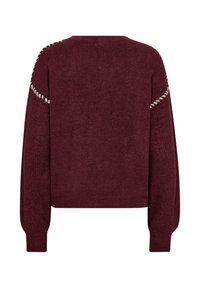 Bordeaux gebreid trui met een cropped ontwerp, geribbelde manchetten en decoratieve stiksels langs de schouders. Zachte textuur, ontspannen pasvorm.
