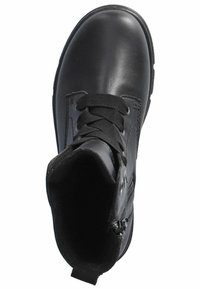Botín negro de cuero con cierre de cordones, cremallera lateral y acentos de tela texturizada. Acabado suave con suela de goma resistente.