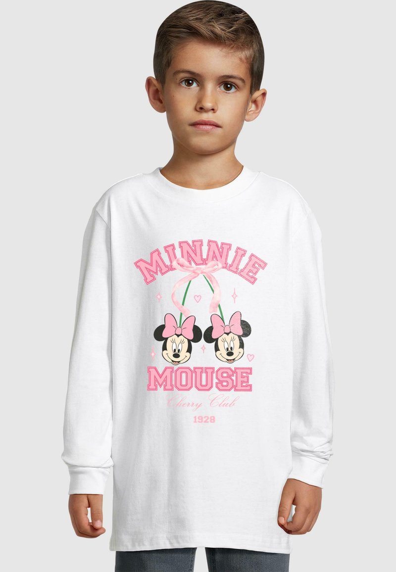 Valge pika varrukaga T-särk, millel on graafika kahe Minnie Mouse'i pea kujutisega, millel on roosad paelad, südamed ja tekst "MINNIE MOUSE Cherry Club 1928."