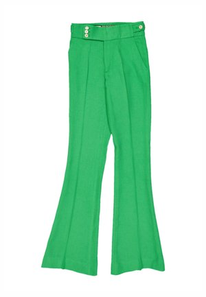 Pantalon évasé taille haute vert avec plis sur le devant, poches latérales et quatre boutons blancs à la taille.