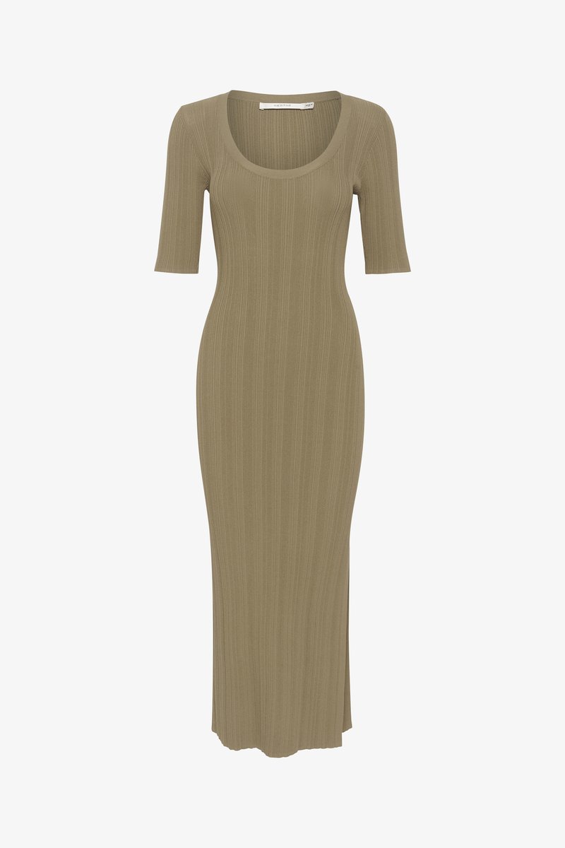 Rochie maxi ribbed, de culoare verde oliv, cu decolteu rotund și mâneci scurte. Design ajustat, textură netedă care se extinde până la jumătatea gambei.