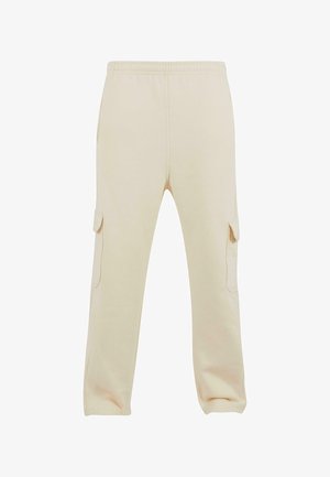 Pantalones cargo de color beige claro, hechos de tela suave, con cintura elástica y bolsillos laterales con cierres de solapa, diseño de pierna recta.