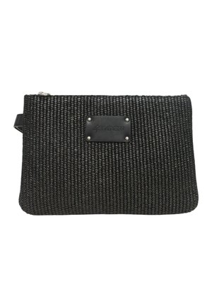 Borsa clutch rettangolare nera intrecciata con cerniera sulla parte superiore e piccola etichetta rettangolare del marchio al centro.