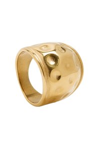 Złoty pierścionek o gładkim, zaokrąglonym kształcie, z teksturowaną powierzchnią pokrytą wypukłymi kropkami i wypolerowanym wykończeniem.