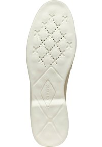 Suola delle scarpe GEOX in bianco sporco, con una superficie testurizzata caratterizzata da un motivo a diamante e perforazioni per la traspirabilità. Bordo liscio.