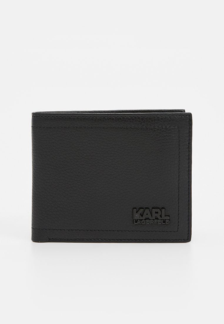 Portefeuille en cuir noir avec une finition texturée, présentant une orientation verticale, des bords cousus et un logo en relief à l'avant.