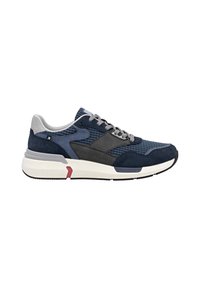 Navy blue sneaker made of suede and mesh, featuring a black accent, grey laces, and a white midsole with a red detail on the heel.