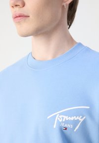 Tommy Jeans ENTRY GRAPHIC CREW - Felpa - westside blue