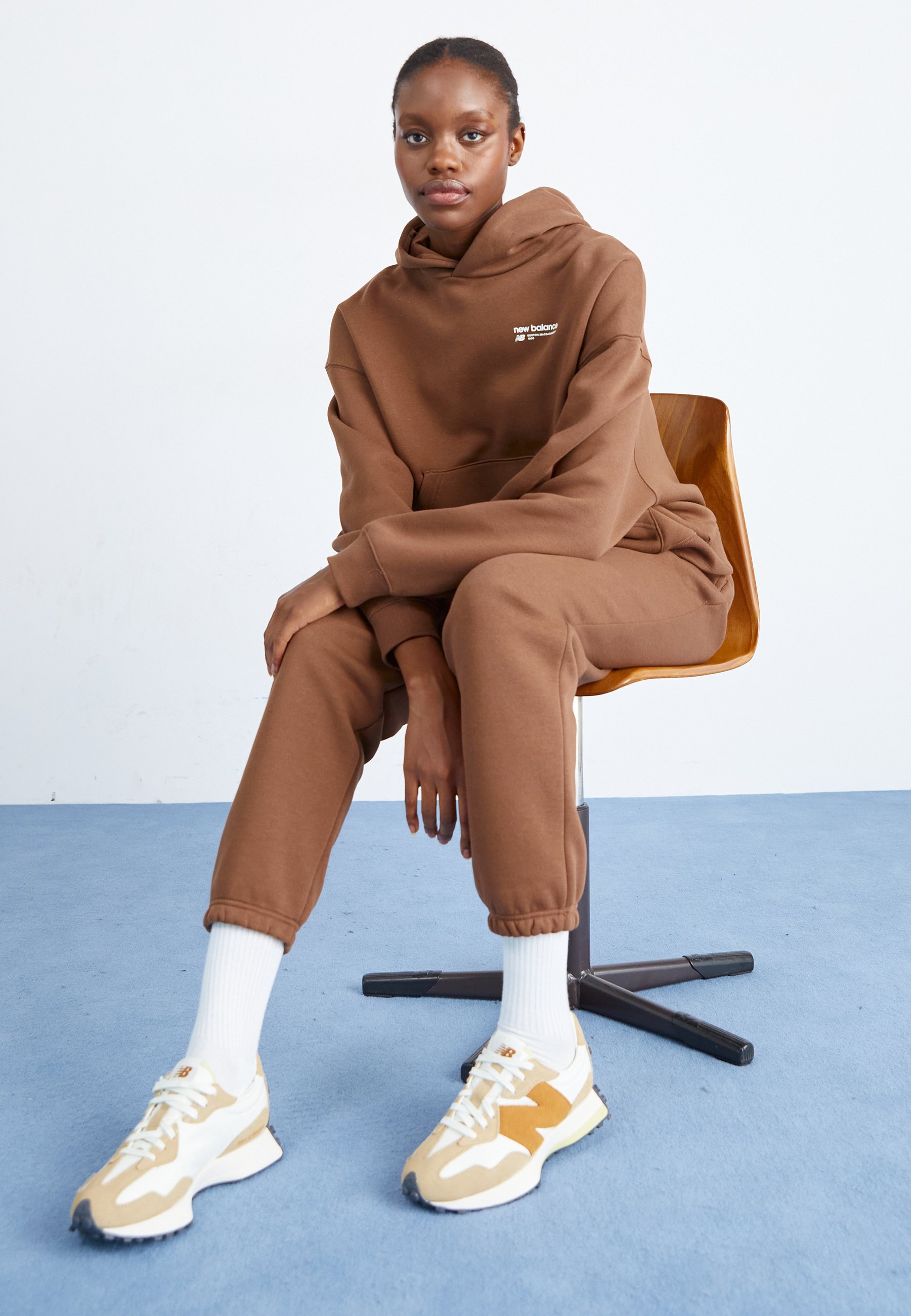 Niannyyhouse Hirschanzug Für Plüschpuppen – Kapuzenpullover, Cord-Overall & Schuhe, 3-teilig, Für 20 Cm Puppen – Hellbraunes Stoff-Outfit