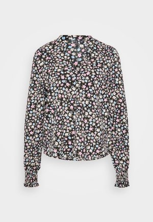 Blusa de manga longa em tecido preto com um padrão floral em rosa, azul e bege. Apresenta colarinho e punhos franzidos.