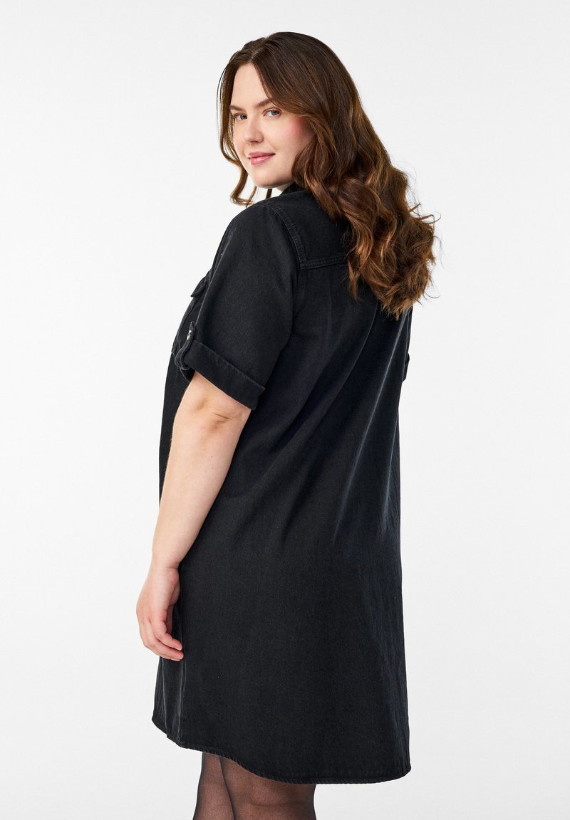Zizzi MIT KURZEN RMELN UND KNPFEN - Denim dress - black washed/black denim  - Zalando.ie