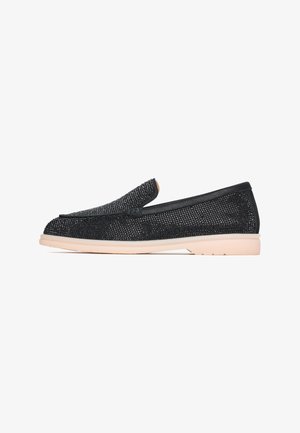 Scarpe nere slip-on con una superficie testurizzata che presenta decorazioni lucide, un rivestimento in pelle nera liscia e una suola in gomma di colore chiaro.