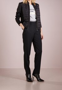 Barbour International Mikina na zip - black