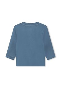 Camicia a maniche lunghe in morbido cotone blu chiaro con scollatura rotonda e orlo dritto. Presenta un design semplice senza fantasie o decorazioni.