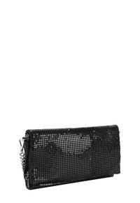Borsa a tracolla nera con superficie texture e paillettes tonde, dettaglio in catena argento e forma rettangolare per un aspetto moderno.