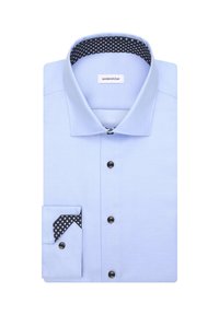 Camicia azzurro chiaro con colletto a punta, bottoni neri e motivo a pois neri all'interno del colletto e dei polsini. Tessuto liscio.