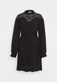 Rochie neagră cu un corset din dantelă, mâneci lungi cu mansete strânse, cordon la talie și fustă ușor evazată. Textură netedă în general.