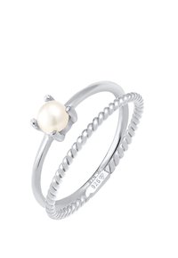 Silberring mit einem verdrehten Band und einem einzelnen runden, elfenbeinfarbenen Perlenbesatz. Mit 925 gestempelt, was auf Sterlingsilber hinweist.