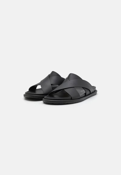 Stuart Weitzman BERKLEY - Pantolette flach - black