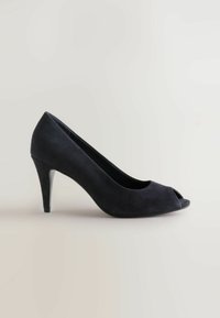 Svart mocka peeptoe högklackad sko med en stilren siluett och en glänsande metallklack. Slät textur, elegant design, stängd häl.