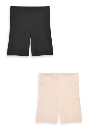Dos pares de pantalones cortos: uno negro y otro beige. Ambos cuentan con una cintura alta, un corte a la altura de la rodilla y una abertura en la parte inferior para facilitar el movimiento.