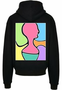 Schwarzer Hoodie mit einem bunten gedruckten Design von abstrakten menschlichen Silhouetten in Pink, Grün, Blau, Gelb und Lila auf dem Rücken.