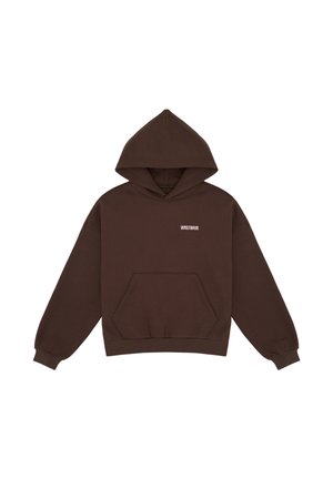 Sweat à capuche marron avec poche kangourou sur le devant et petit logo texte blanc WRSTBHVR sur la poitrine.