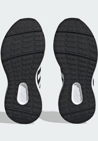adidas Performance FORTARUN 2.0 CLOUDFOAM ELASTIC LACE STRAP - Zapatillas de entrenamiento - core black cloud white core black