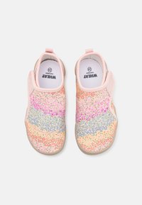 Wheat BEACH SHOE SHAWN UNISEX - Papuče - rainbow
