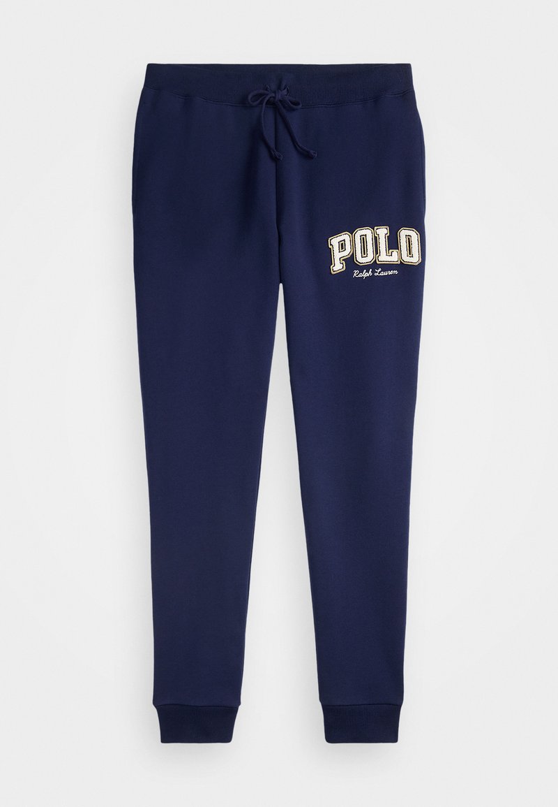 Pantalones de chándal azul marino hechos de algodón con cintura elástica y cordón ajustable. Presenta un logo "POLO" bordado en crema y marrón.