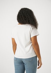 Levi's® Plus PERFECT - Print T-shirt - white
