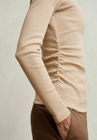 Reiss TESSA brązowy