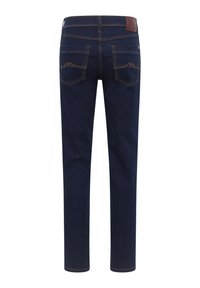 Blugi din denim de culoare albastră închisă, cu o croială dreaptă, având cusături portocalii și o etichetă din piele pe talie, două buzunare din spate cu detalii de design.