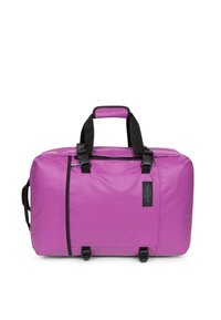 Żywy fioletowy worek na ramię wykonany z trwałego materiału, z czarnymi akcentami, podwójnymi uchwytami oraz zamkiem błyskawicznym z etykietą marki.
