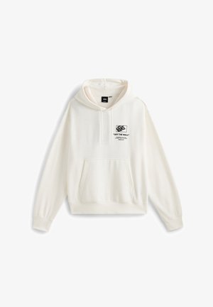 Krémově bílá mikina s kapucí vyrobená z měkké látky, má přední kapsu, kapuci se stahovací šňůrkou a černé grafické logo na hrudi.