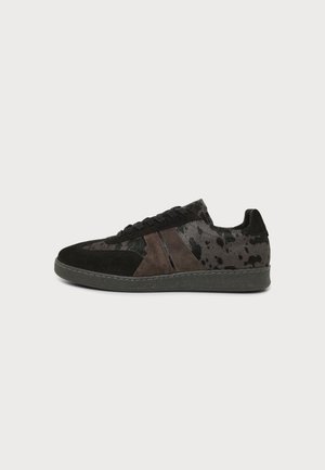 Les Deux PONY HAIR SNEAKER - Tenisky - raven grey